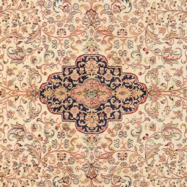Kashmir Oriental Rug 157 × 223 cm, Silk, hand-knotted — view 4 Kashmir Oriental Rug 157 × 223 cm, Silk, hand-knotted — view 4