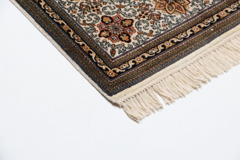 Kashmir Oriental Rug 162 × 241 cm, Silk, hand-knotted — view 6