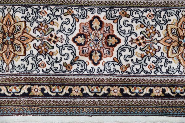 Kashmir Oriental Rug 162 × 241 cm, Silk, hand-knotted — view 8