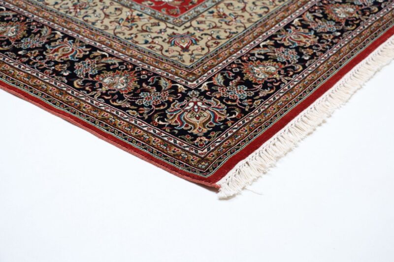 Kashmir Oriental Rug 168 × 239 cm, Silk, hand-knotted, pastel — view 6 Kashmir Oriental Rug 168 × 239 cm, Silk, hand-knotted, pastel — view 6