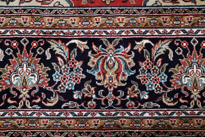 Kashmir Oriental Rug 168 × 239 cm, Silk, hand-knotted, pastel — view 8 Kashmir Oriental Rug 168 × 239 cm, Silk, hand-knotted, pastel — view 8