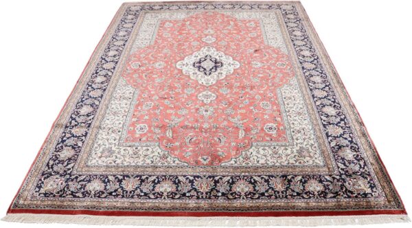 Kashmir Oriental Rug 168 × 239 cm, Silk, hand-knotted, pastel — view 2 Kashmir Oriental Rug 168 × 239 cm, Silk, hand-knotted, pastel — view 2