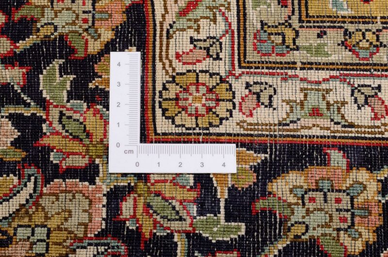 Kashmir Oriental Rug 168 × 244 cm, Silk, hand-knotted — view 3 Kashmir Oriental Rug 168 × 244 cm, Silk, hand-knotted — view 3