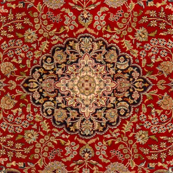 Kashmir Oriental Rug 168 × 244 cm, Silk, hand-knotted — view 4 Kashmir Oriental Rug 168 × 244 cm, Silk, hand-knotted — view 4