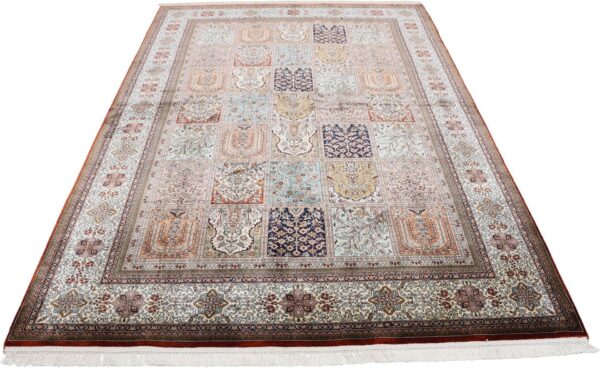 Kashmir Oriental Rug 168 × 245 cm, Silk, hand-knotted — view 2 Kashmir Oriental Rug 168 × 245 cm, Silk, hand-knotted — view 2