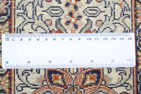 Kashmir Oriental Rug 168 × 245 cm, Silk, hand-knotted — view 11 Kashmir Oriental Rug 168 × 245 cm, Silk, hand-knotted — view 11
