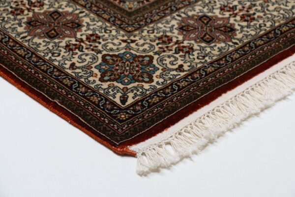 Kashmir Oriental Rug 168 × 245 cm, Silk, hand-knotted — view 6 Kashmir Oriental Rug 168 × 245 cm, Silk, hand-knotted — view 6