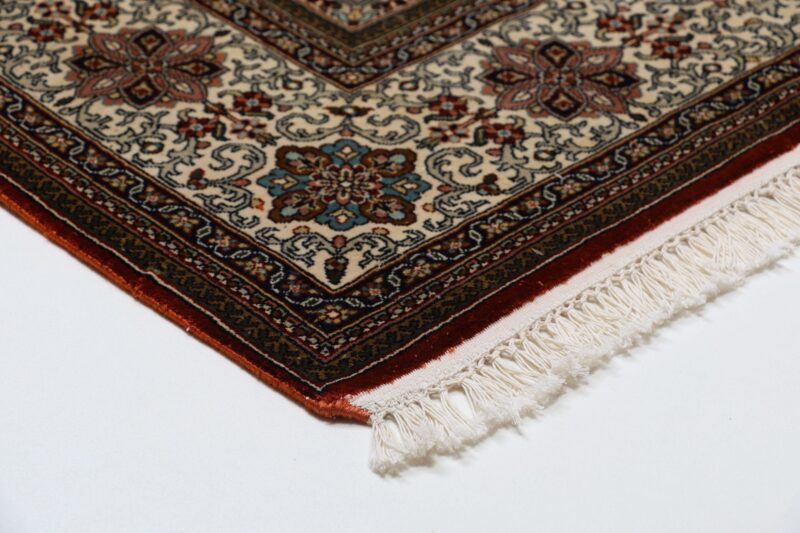 Kashmir Oriental Rug 168 × 245 cm, Silk, hand-knotted — view 6 Kashmir Oriental Rug 168 × 245 cm, Silk, hand-knotted — view 6