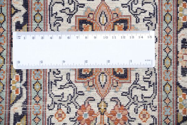 Kashmir Oriental Rug 168 × 248 cm, Silk, hand-knotted — view 11 Kashmir Oriental Rug 168 × 248 cm, Silk, hand-knotted — view 11