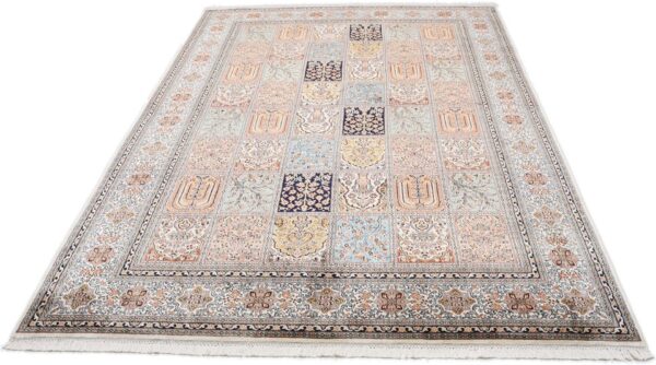 Kashmir Oriental Rug 168 × 248 cm, Silk, hand-knotted — view 2 Kashmir Oriental Rug 168 × 248 cm, Silk, hand-knotted — view 2