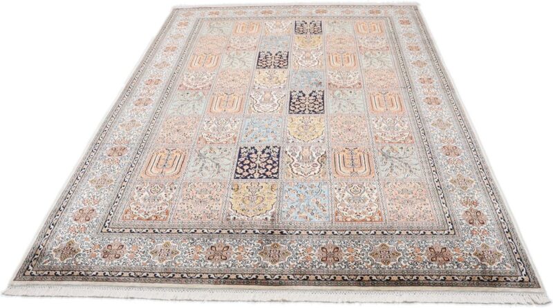 Kashmir Oriental Rug 168 × 248 cm, Silk, hand-knotted — view 2 Kashmir Oriental Rug 168 × 248 cm, Silk, hand-knotted — view 2