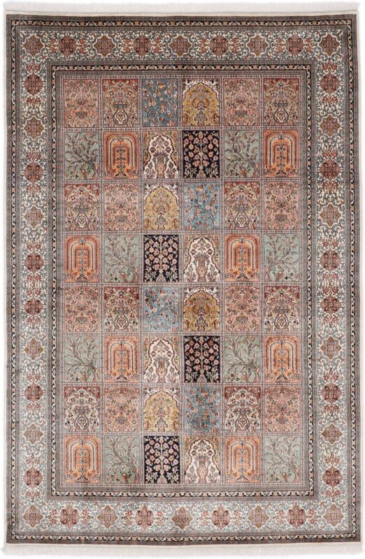 Kashmir Oriental Rug 168 × 248 cm, Silk, hand-knotted Kashmir Oriental Rug 168 × 248 cm, Silk, hand-knotted