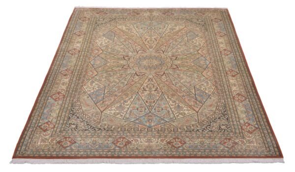 Kashmir Oriental Rug 168 × 255 cm, Silk, hand-knotted — view 2 Kashmir Oriental Rug 168 × 255 cm, Silk, hand-knotted — view 2