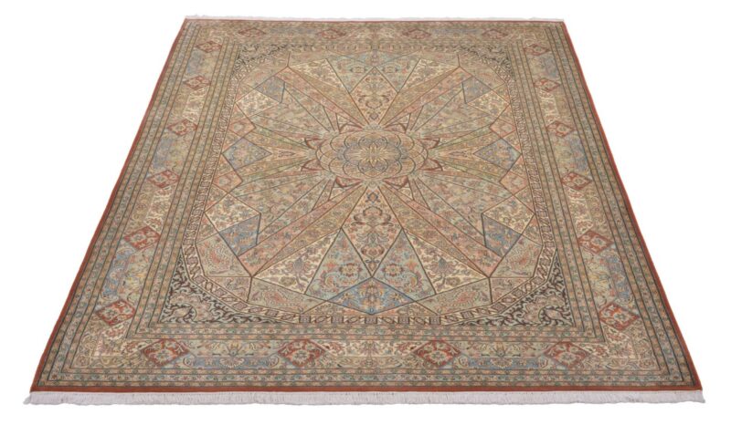 Kashmir Oriental Rug 168 × 255 cm, Silk, hand-knotted — view 2 Kashmir Oriental Rug 168 × 255 cm, Silk, hand-knotted — view 2