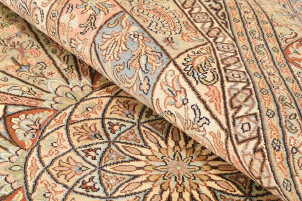 Kashmir Oriental Rug 168 × 255 cm, Silk, hand-knotted — view 3 Kashmir Oriental Rug 168 × 255 cm, Silk, hand-knotted — view 3