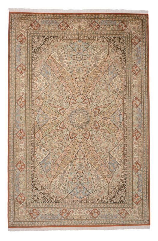 Kashmir Oriental Rug 168 × 255 cm, Silk, hand-knotted Kashmir Oriental Rug 168 × 255 cm, Silk, hand-knotted