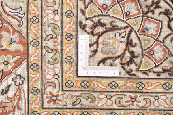 Kashmir Oriental Rug 168 × 255 cm, Silk, hand-knotted — view 4 Kashmir Oriental Rug 168 × 255 cm, Silk, hand-knotted — view 4