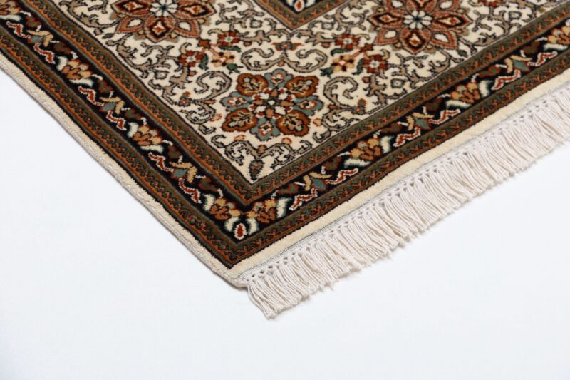 Kashmir Oriental Rug 169 × 244 cm, Silk, hand-knotted — view 6