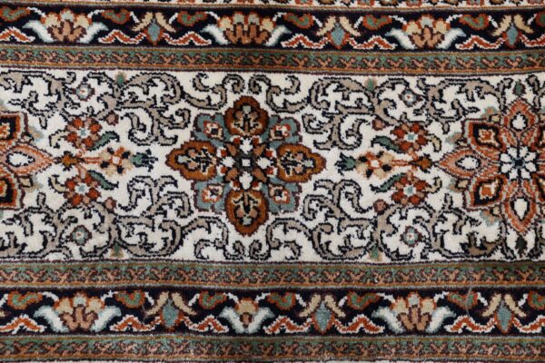Kashmir Oriental Rug 169 × 244 cm, Silk, hand-knotted — view 8
