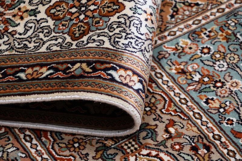 Kashmir Oriental Rug 169 × 244 cm, Silk, hand-knotted — view 10