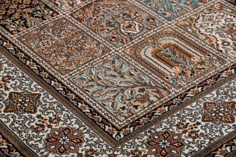 Kashmir Oriental Rug 169 × 244 cm, Silk, hand-knotted — view 5