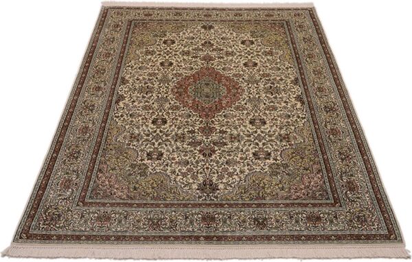 Kashmir Oriental Rug 169 × 252 cm, Silk, hand-knotted — view 2 Kashmir Oriental Rug 169 × 252 cm, Silk, hand-knotted — view 2
