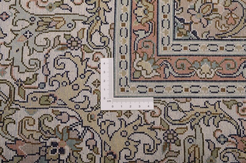 Kashmir Oriental Rug 169 × 252 cm, Silk, hand-knotted — view 3 Kashmir Oriental Rug 169 × 252 cm, Silk, hand-knotted — view 3