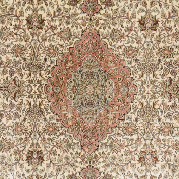 Kashmir Oriental Rug 169 × 252 cm, Silk, hand-knotted — view 5 Kashmir Oriental Rug 169 × 252 cm, Silk, hand-knotted — view 5