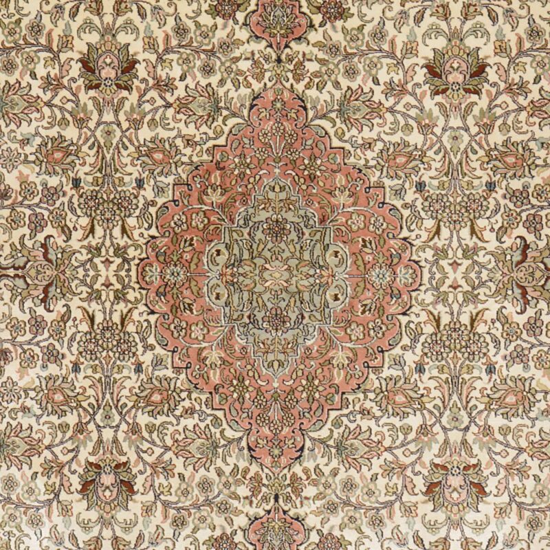 Kashmir Oriental Rug 169 × 252 cm, Silk, hand-knotted — view 5 Kashmir Oriental Rug 169 × 252 cm, Silk, hand-knotted — view 5