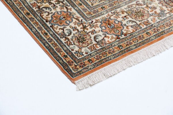 Kashmir Oriental Rug 169 × 254 cm, Silk, hand-knotted — view 6