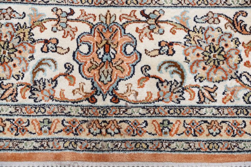 Kashmir Oriental Rug 169 × 254 cm, Silk, hand-knotted — view 8