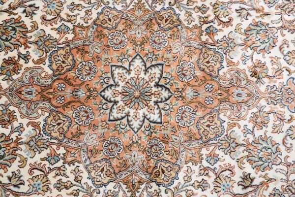 Kashmir Oriental Rug 169 × 254 cm, Silk, hand-knotted — view 9
