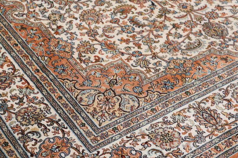 Kashmir Oriental Rug 169 × 254 cm, Silk, hand-knotted — view 5