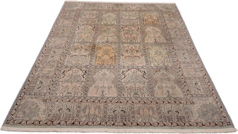Kashmir Oriental Rug 170 × 240 cm, Silk, hand-knotted — view 2 Kashmir Oriental Rug 170 × 240 cm, Silk, hand-knotted — view 2
