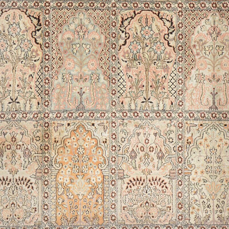 Kashmir Oriental Rug 170 × 240 cm, Silk, hand-knotted — view 4 Kashmir Oriental Rug 170 × 240 cm, Silk, hand-knotted — view 4