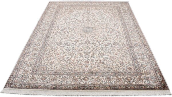 Kashmir Oriental Rug 171 × 243 cm, Silk, hand-knotted, pastel — view 2 Kashmir Oriental Rug 171 × 243 cm, Silk, hand-knotted, pastel — view 2