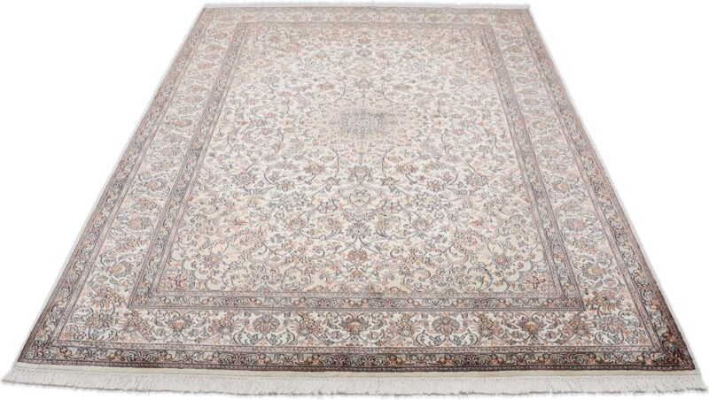 Kashmir Oriental Rug 171 × 243 cm, Silk, hand-knotted, pastel — view 2 Kashmir Oriental Rug 171 × 243 cm, Silk, hand-knotted, pastel — view 2