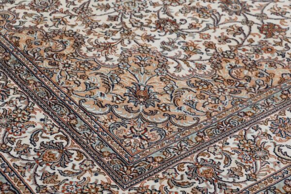 Kashmir Oriental Rug 171 × 243 cm, Silk, hand-knotted, pastel — view 5 Kashmir Oriental Rug 171 × 243 cm, Silk, hand-knotted, pastel — view 5