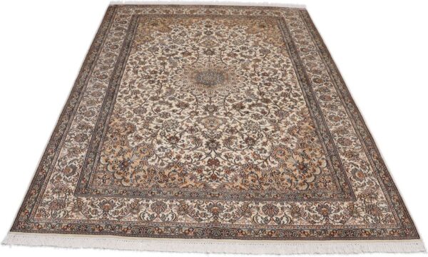 Kashmir Oriental Rug 171 × 243 cm, Silk, hand-knotted, pastel — view 7 Kashmir Oriental Rug 171 × 243 cm, Silk, hand-knotted, pastel — view 7