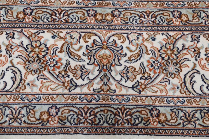 Kashmir Oriental Rug 171 × 243 cm, Silk, hand-knotted, pastel — view 8 Kashmir Oriental Rug 171 × 243 cm, Silk, hand-knotted, pastel — view 8