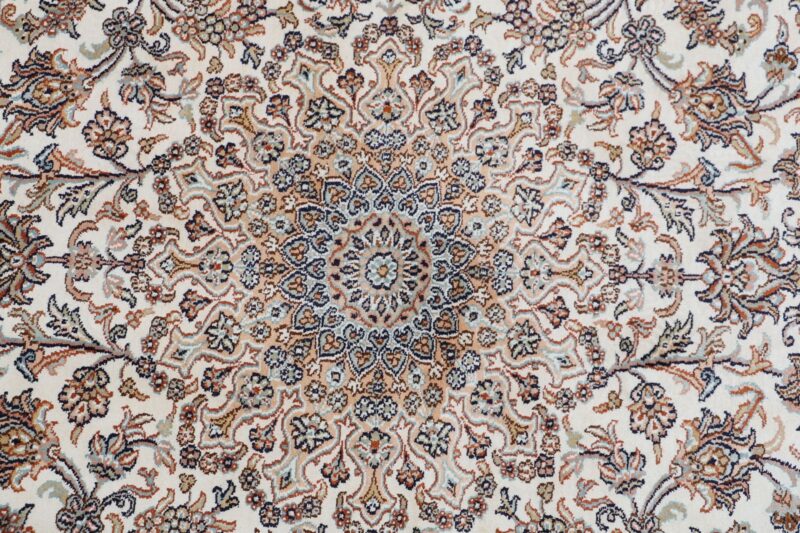 Kashmir Oriental Rug 171 × 243 cm, Silk, hand-knotted, pastel — view 9 Kashmir Oriental Rug 171 × 243 cm, Silk, hand-knotted, pastel — view 9