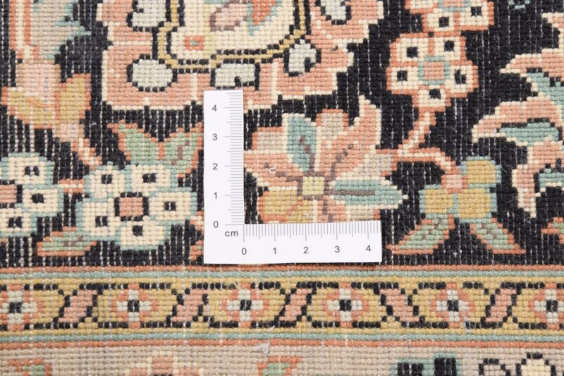 Kashmir Oriental Rug 172 × 248 cm, Silk, White/Beige, hand-knotted — view 3