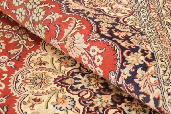 Kashmir Oriental Rug 173 × 252 cm, Silk, hand-knotted — view 3 Kashmir Oriental Rug 173 × 252 cm, Silk, hand-knotted — view 3