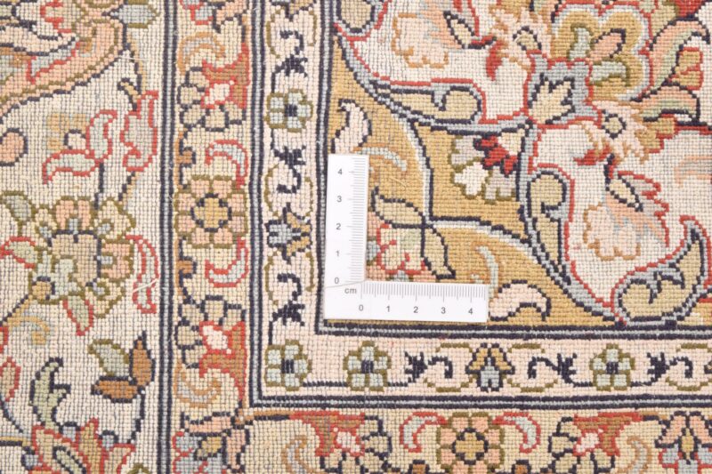 Kashmir Oriental Rug 173 × 252 cm, Silk, hand-knotted — view 4 Kashmir Oriental Rug 173 × 252 cm, Silk, hand-knotted — view 4