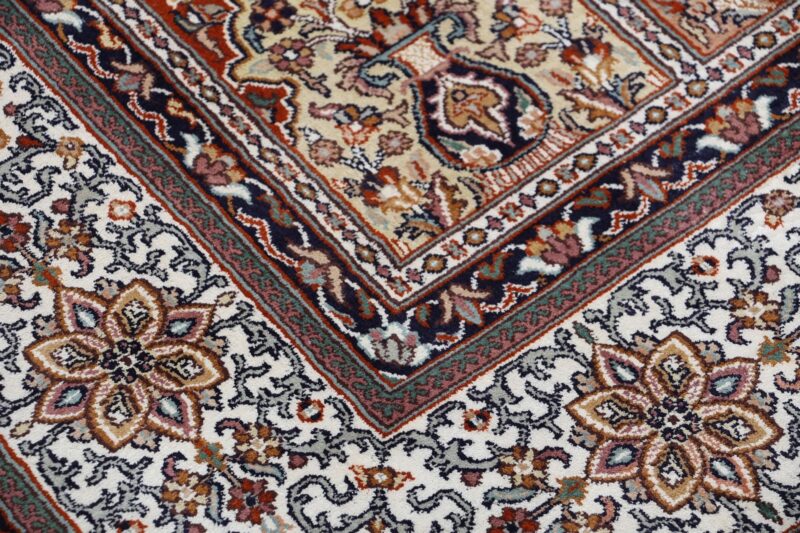 Kashmir Oriental Rug 175 × 246 cm, Silk, hand-knotted — view 5