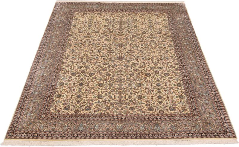 Kashmir Oriental Rug 180 × 266 cm, Silk, hand-knotted — view 2 Kashmir Oriental Rug 180 × 266 cm, Silk, hand-knotted — view 2