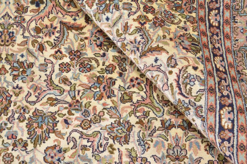 Kashmir Oriental Rug 180 × 266 cm, Silk, hand-knotted — view 4 Kashmir Oriental Rug 180 × 266 cm, Silk, hand-knotted — view 4