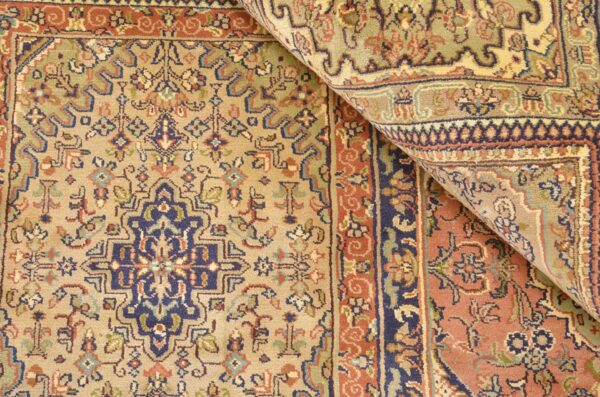 Kashmir Oriental Rug 182 × 270 cm, Silk, hand-knotted — view 4