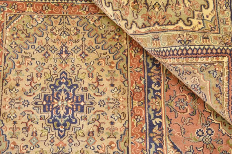 Kashmir Oriental Rug 182 × 270 cm, Silk, hand-knotted — view 4