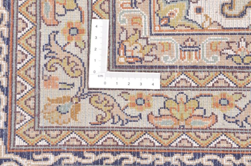 Kashmir Oriental Rug 182 × 270 cm, Silk, hand-knotted — view 3